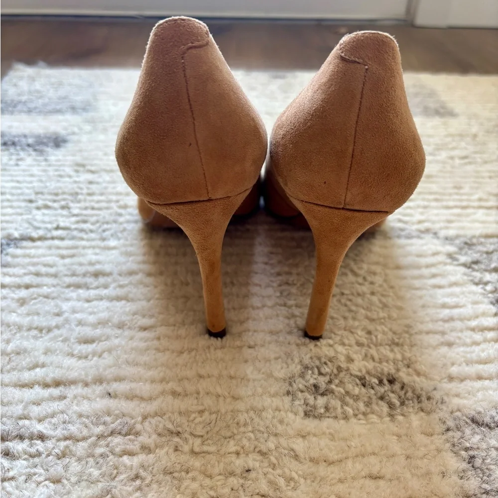 Banana Suede Arden Pumps - new without tags - Picture 4 of 6
